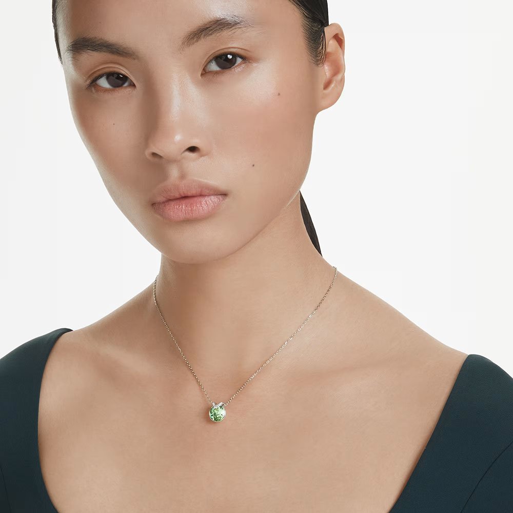 Swarovski Bella V pendant Round cut, Green, Gold-tone plated 5724285
