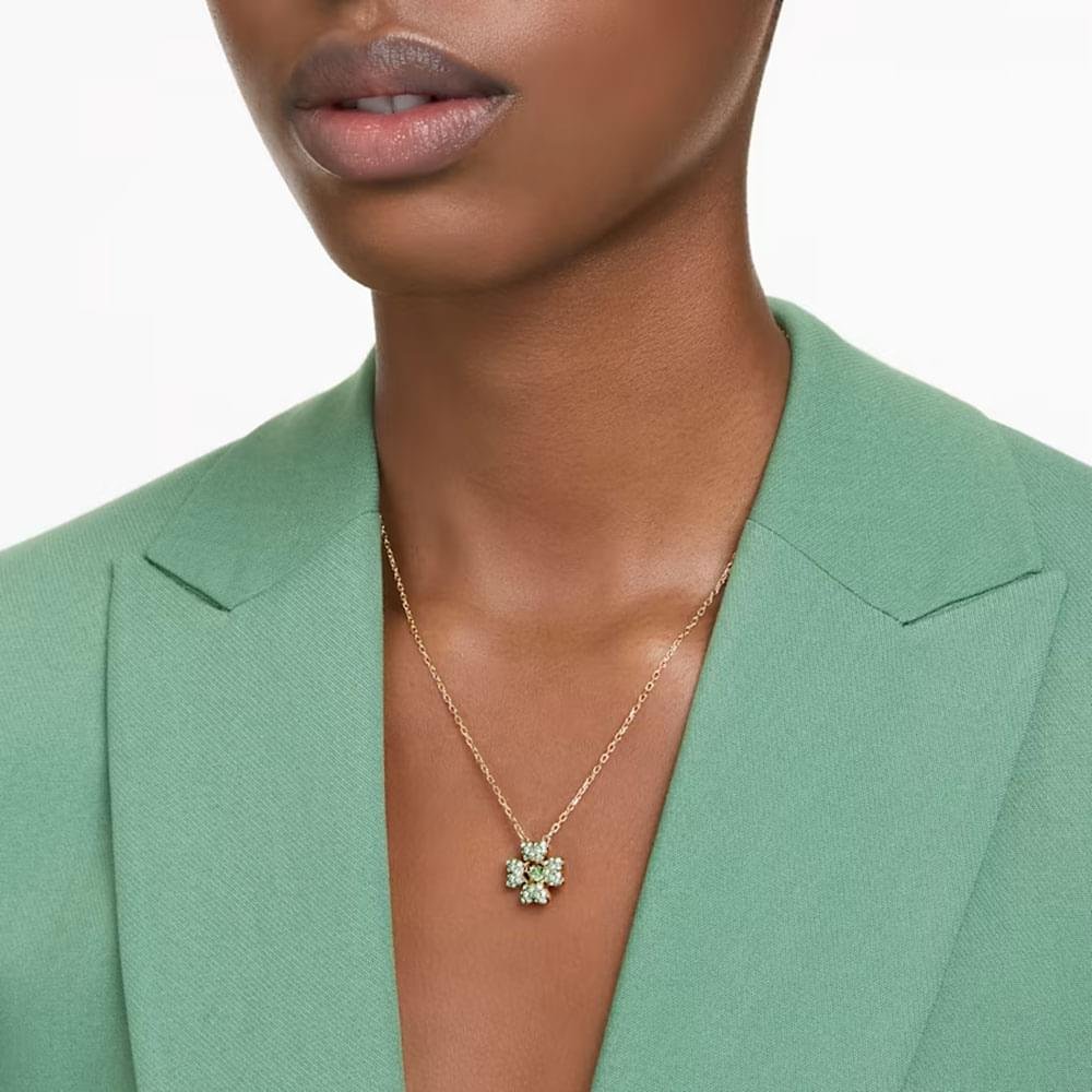 Swarovski Idyllia pendant Clover, Green, Gold-tone plated 5671144 (2)